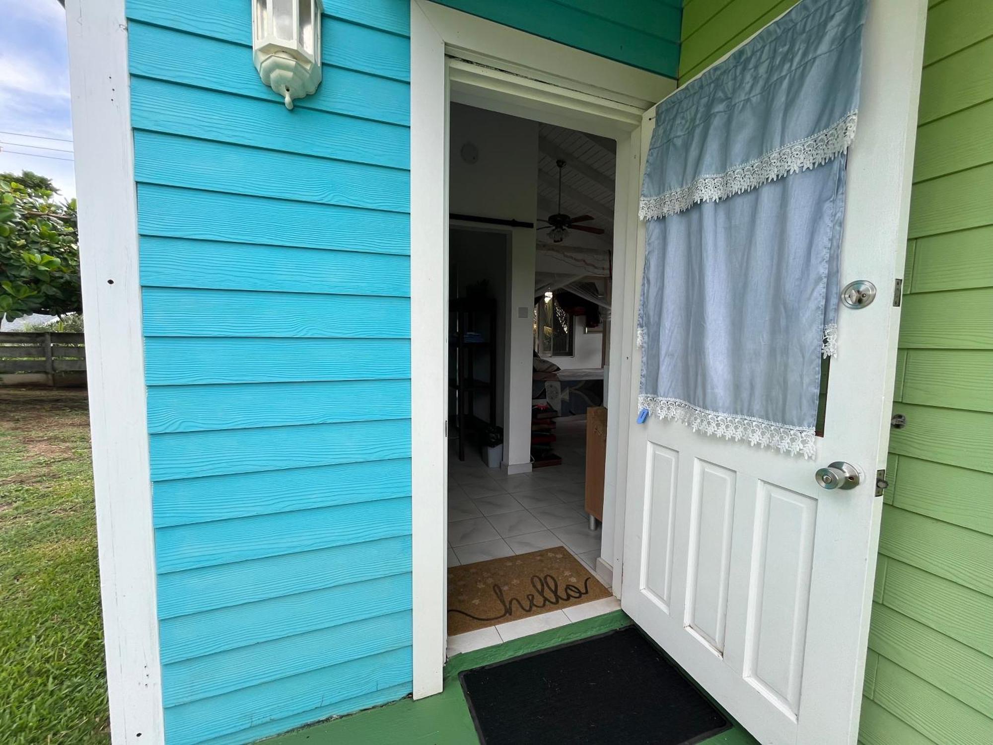 Brighton Village Studio Blu At Waves Villa Guesthouse מראה חיצוני תמונה